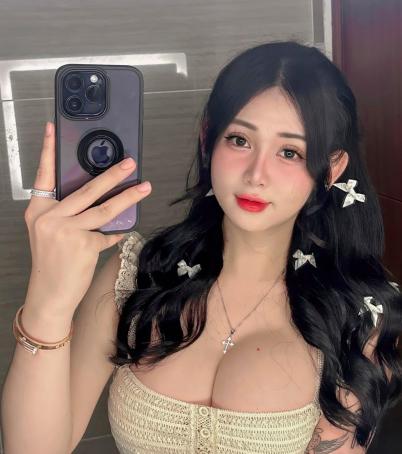 Hot girl Vy Vy Nguyễn  ảnh khoe thân sexy, vòng 1 siêu khủng